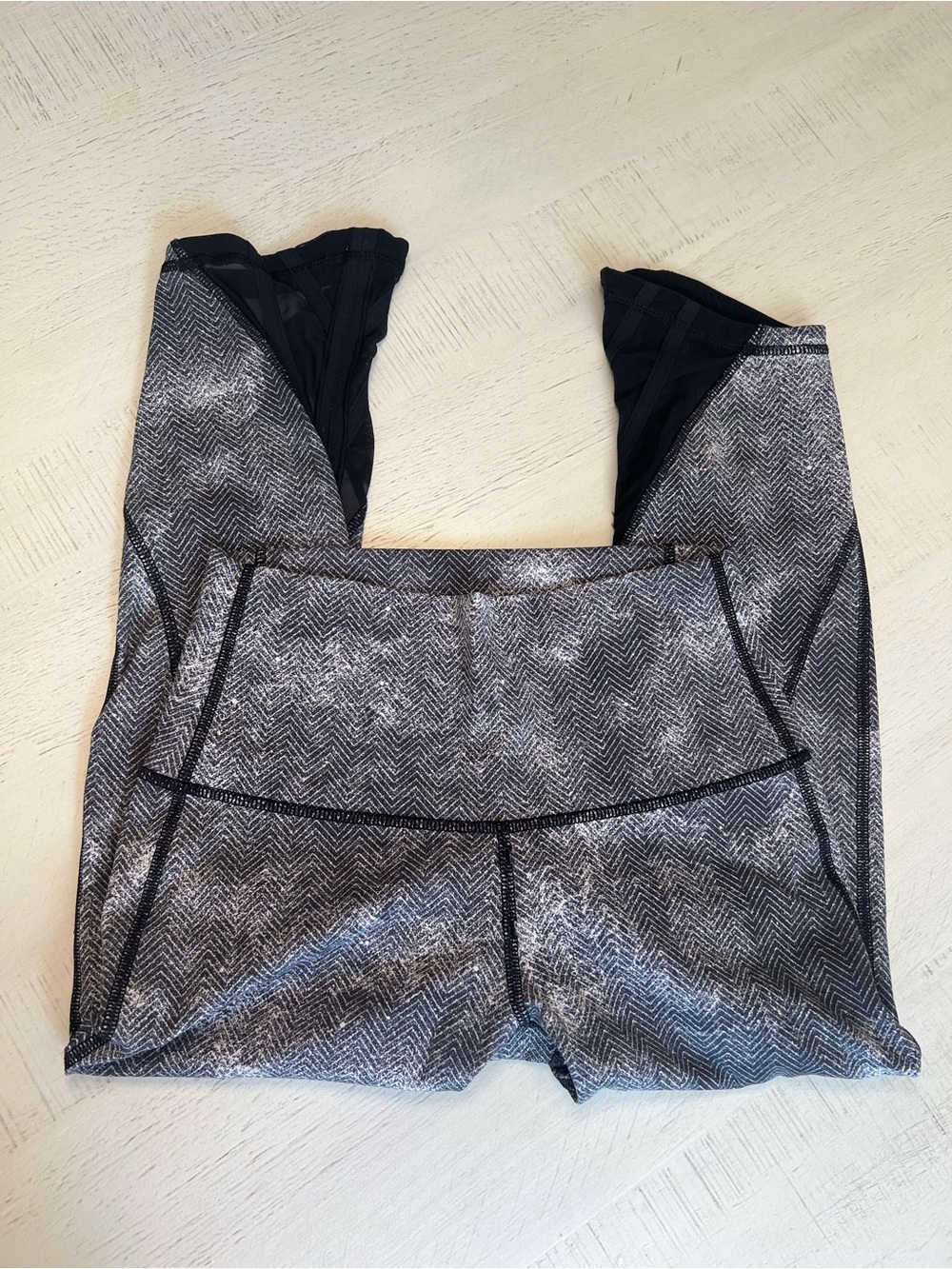 Lululemon Essential Rhythm Crop Leggings Sz 6 Luxtreme Diffusion White Black - Picture 3 of 7